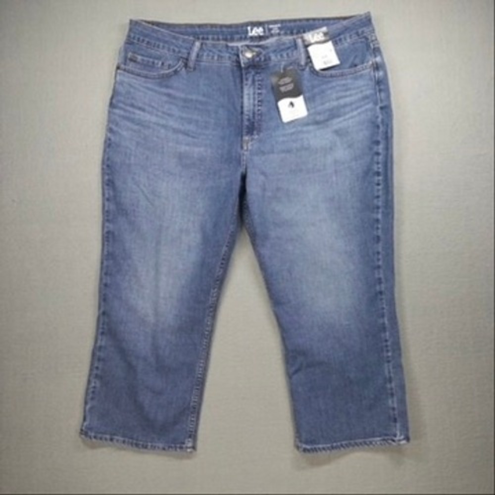 NWT Lee Capri Jeans Women 20M Seattle Fog Blue Mid Rise Regular Fit Stretch Plus